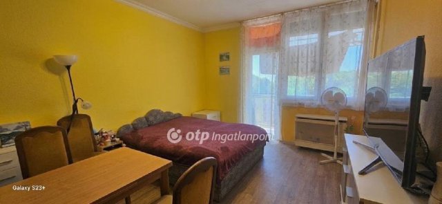 Eladó panellakás, Nagykőrösön 35 M Ft, 1+2 szobás