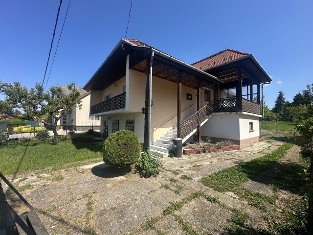 Eladó családi ház, Gyenesdiáson 109.9 M Ft, 8+1 szobás