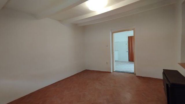Eladó családi ház, Jászberényben 17.5 M Ft, 1 szobás