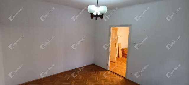 Eladó családi ház, Szegeden 64.5 M Ft, 2 szobás