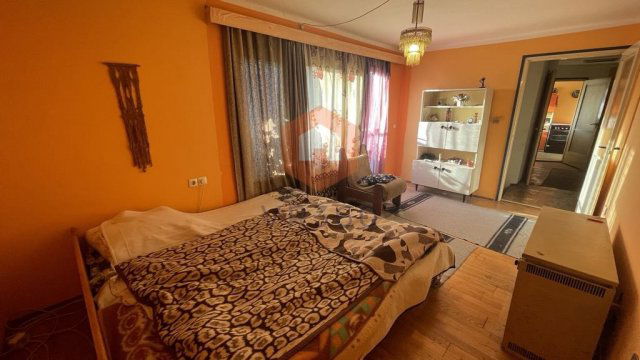 Eladó téglalakás, Pécsett 45 M Ft, 5 szobás