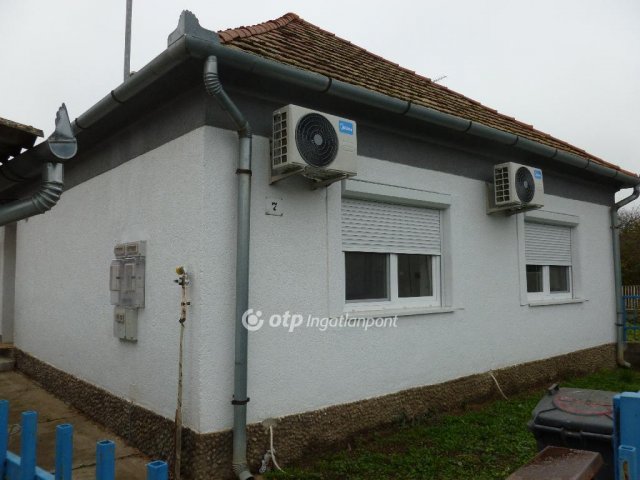 Eladó családi ház, Zalaszentgróton 35.9 M Ft, 2 szobás