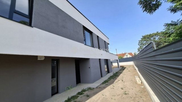 Eladó ikerház, Budapesten, XXI. kerületben 179.9 M Ft, 4 szobás