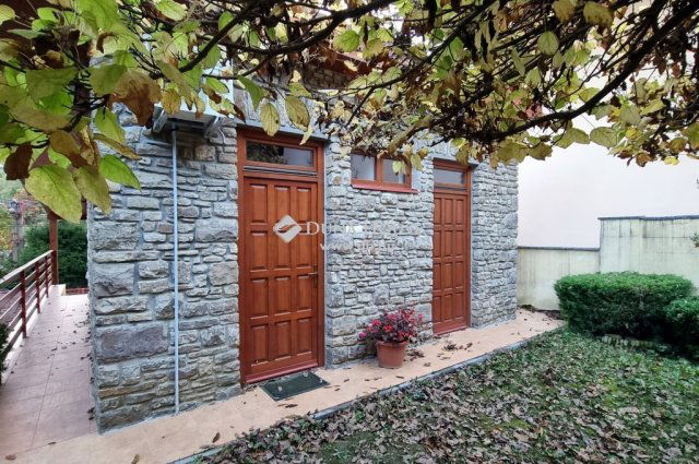 Eladó nyaraló, Komlón 158 M Ft, 9 szobás / költözzbe.hu