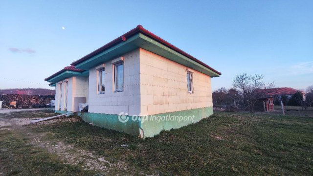 Eladó családi ház, Gyenesdiáson 135 M Ft, 4 szobás