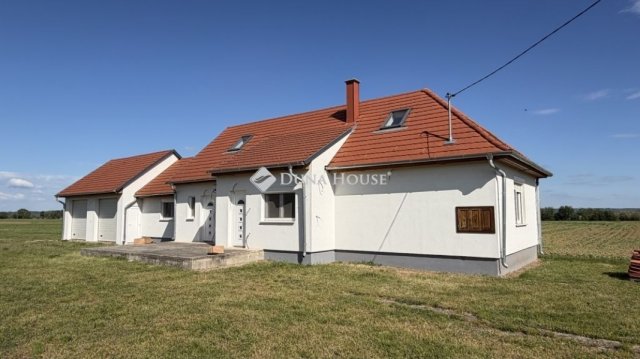 Eladó családi ház, Mesterin 48.5 M Ft, 3 szobás