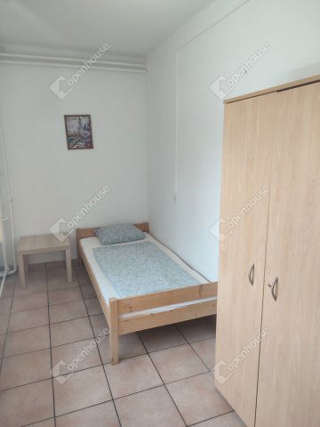 Kiadó családi ház, albérlet, Tatán 675 E Ft / hó, 4 szobás
