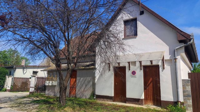 Eladó családi ház, Szolnokon 99 M Ft, 5 szobás