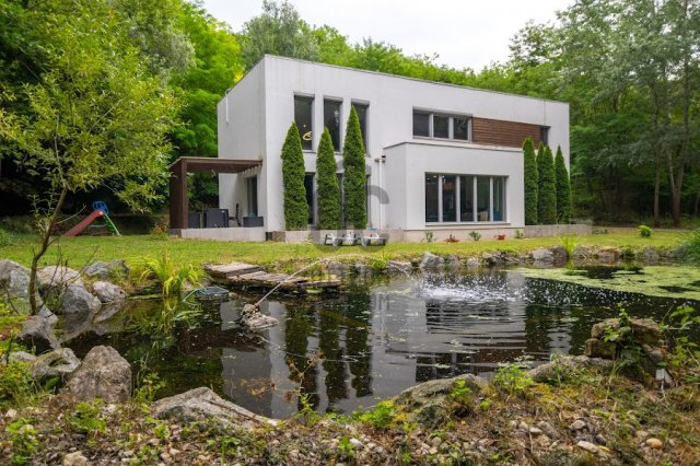 Eladó családi ház, Bakonycsernyén 850 M Ft, 5 szobás