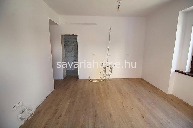 Eladó téglalakás, Szombathelyen 57.99 M Ft, 4 szobás