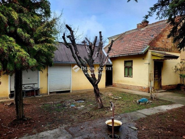 Eladó családi ház, Szegeden 69 M Ft, 2 szobás