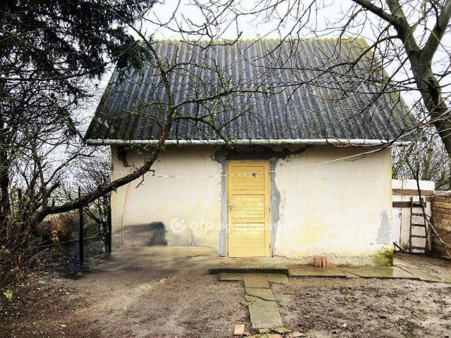 Eladó családi ház, Szentesen 5.25 M Ft, 1 szobás