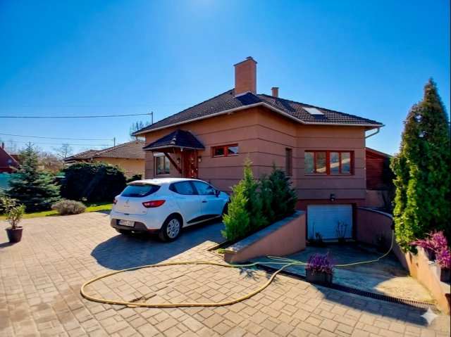 Eladó családi ház, Szigetszentmiklóson 177 M Ft, 5 szobás