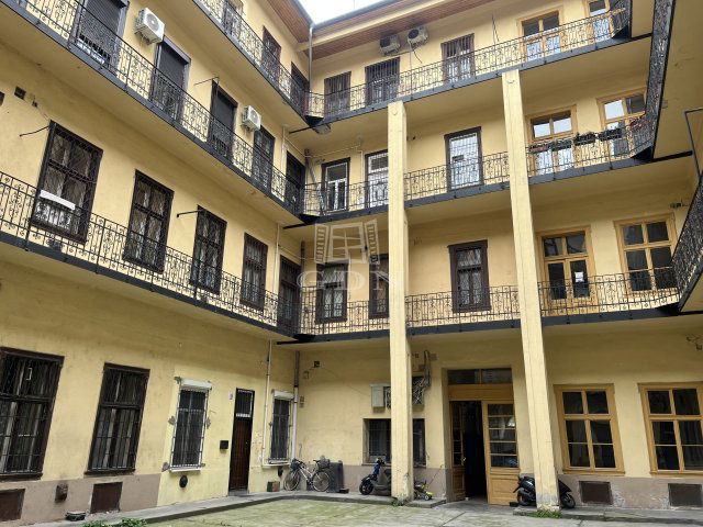 Eladó téglalakás, Budapesten, VIII. kerületben, Baross utcában