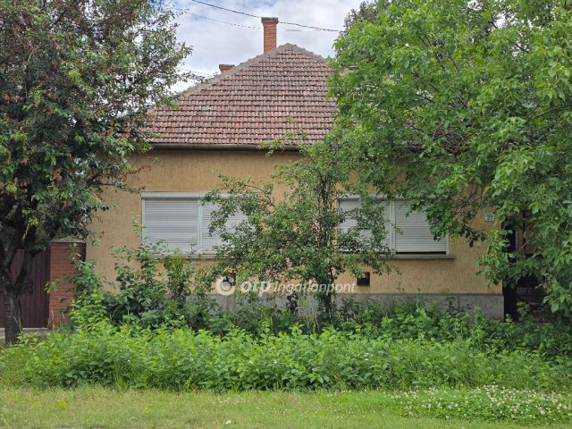 Eladó családi ház, Szegváron 19.999 M Ft, 3 szobás