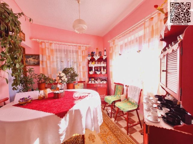 Eladó családi ház, Felcsúton 64.9 M Ft, 2+1 szobás