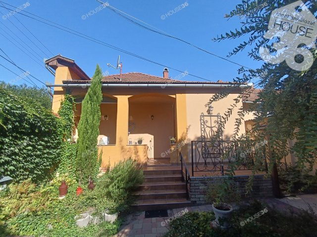 Eladó családi ház, Kiskunfélegyházán 58 M Ft, 4 szobás