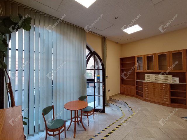 Eladó üzlethelyiség, Sopronban 32.9 M Ft, 1 szobás