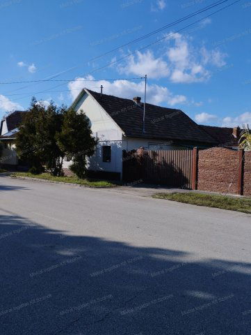 Eladó családi ház, Szolnokon 17.5 M Ft, 2+2 szobás