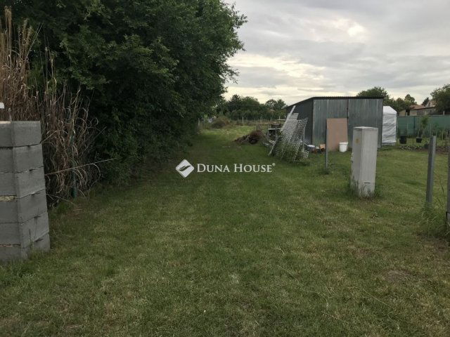 Eladó telek, Besnyőn 25 M Ft / költözzbe.hu