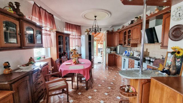 Eladó családi ház, Nyíregyházán 90.9 M Ft, 3+1 szobás