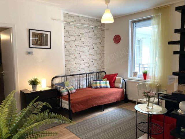 Kiadó téglalakás, albérlet, VI. kerületben, Rózsa utcában