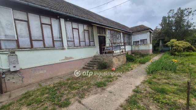 Eladó családi ház, Szellőn 23.7 M Ft, 3 szobás