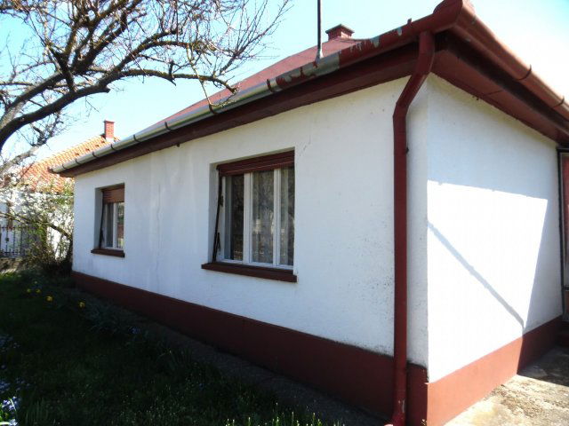 Eladó családi ház, Balatonfenyvesen 59.9 M Ft, 2 szobás