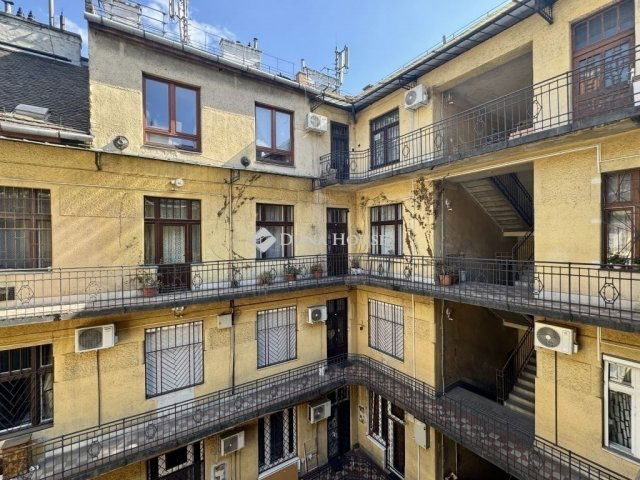 Eladó téglalakás, Budapesten, VIII. kerületben 82.9 M Ft