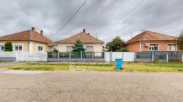 Eladó családi ház, Polgáron 21 M Ft, 2+1 szobás