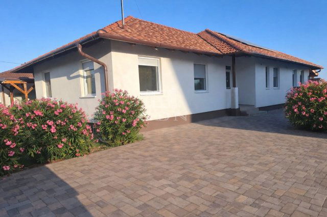 Eladó családi ház, Tökölön 135 M Ft, 4+1 szobás