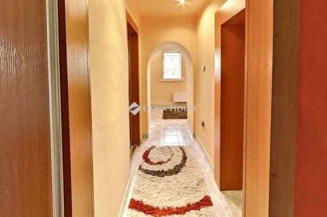 Eladó családi ház, Mendén 153 M Ft, 4 szobás