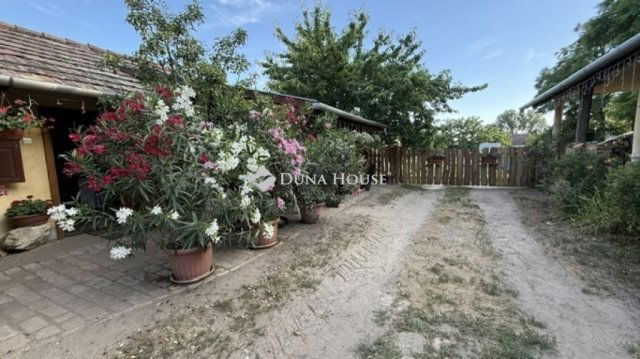 Eladó családi ház, Vecsésen 108 M Ft, 2 szobás