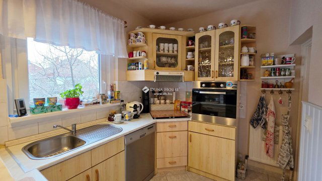 Eladó családi ház, Szombathelyen 96 M Ft, 6 szobás