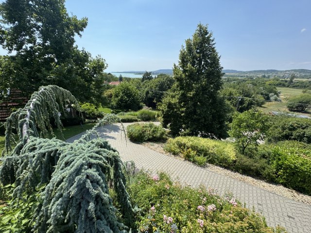 Eladó ikerház, Tihanyban, Romkápolna utcában 170 M Ft