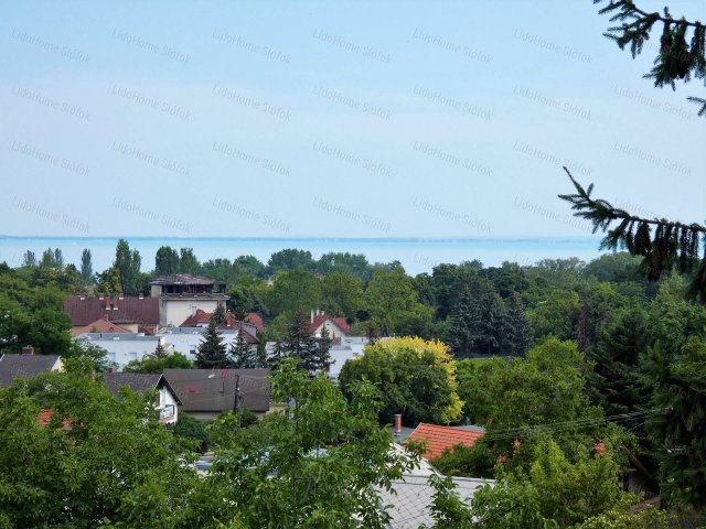 Eladó családi ház, Balatonalmádiban 250 M Ft, 7 szobás