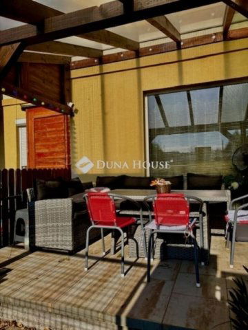 Eladó nyaraló, Üllőn 100 M Ft, 4 szobás / költözzbe.hu