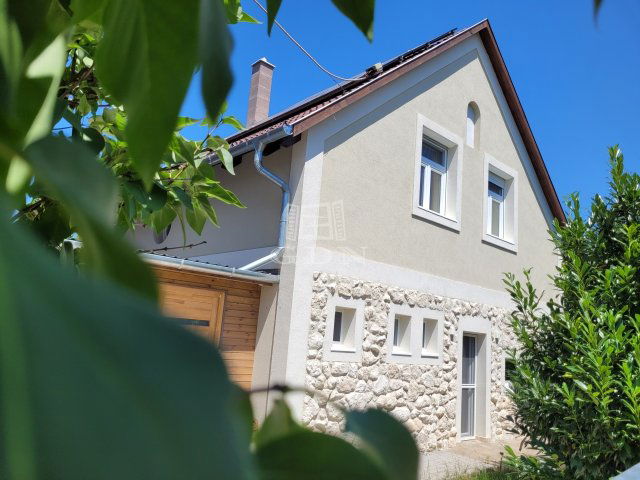 Eladó családi ház, Szentendrén 265 M Ft, 6 szobás
