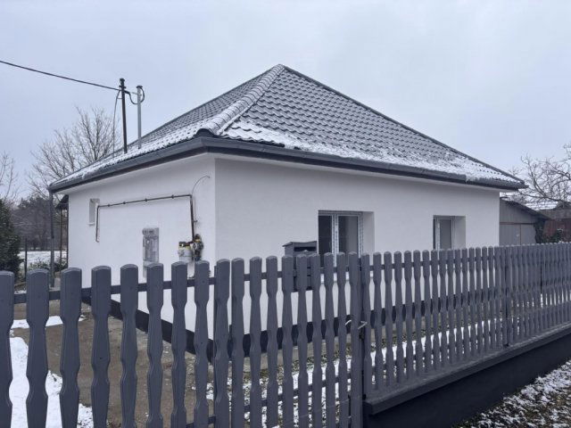 Eladó családi ház, Ercsiben 49.9 M Ft, 2 szobás