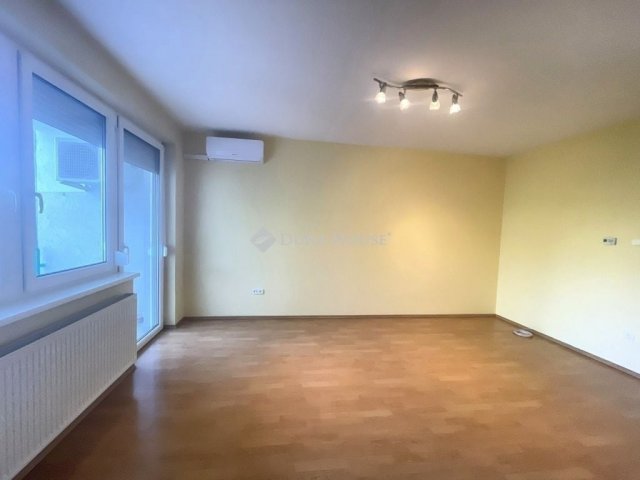 Eladó téglalakás, Szegeden 73.9 M Ft, 3 szobás