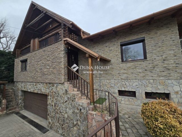 Eladó családi ház, Szigetszentmiklóson 129.9 M Ft, 7 szobás