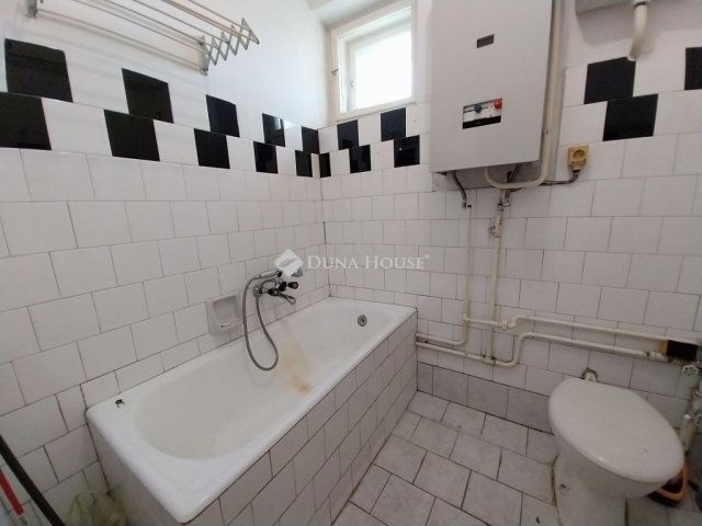 Eladó ikerház, Szegeden 44 M Ft, 2 szobás / költözzbe.hu