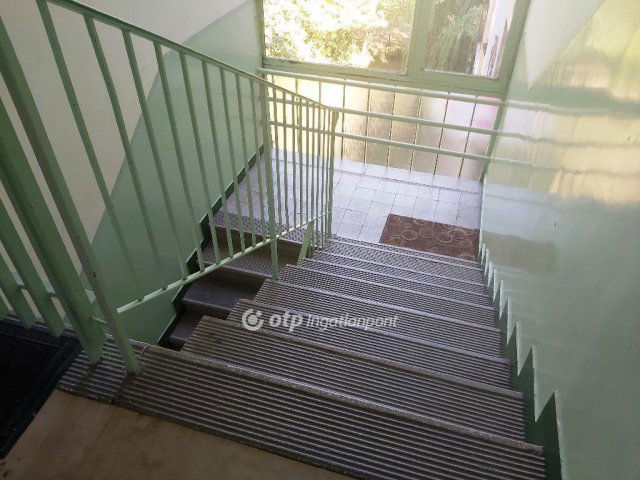 Eladó téglalakás, Békésen 25 M Ft, 3 szobás