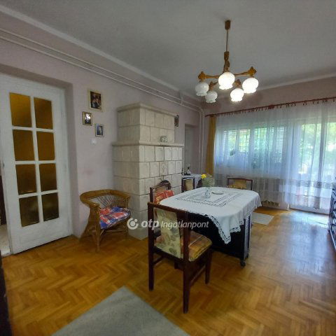 Eladó családi ház, Szekszárdon 59.9 M Ft, 5 szobás