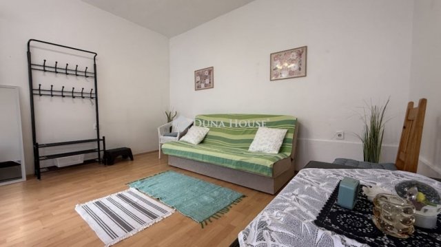 Eladó családi ház, Szombathelyen 24.5 M Ft, 1 szobás