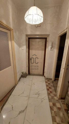 Eladó téglalakás, Pápán 12 M Ft, 1 szobás