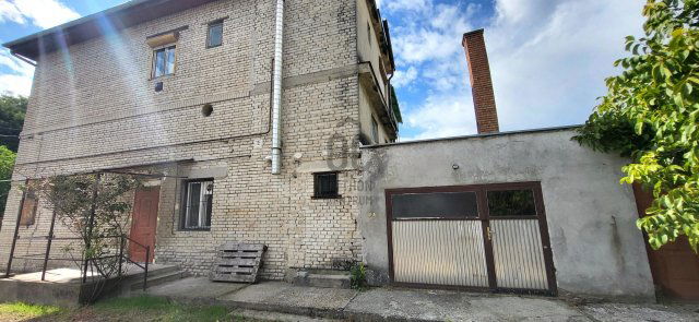 Eladó téglalakás, Pilisen 59 M Ft, 8 szobás