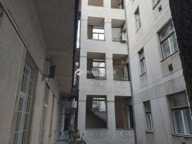 Eladó téglalakás, Budapesten, VI. kerületben 99.9 M Ft, 2 szobás