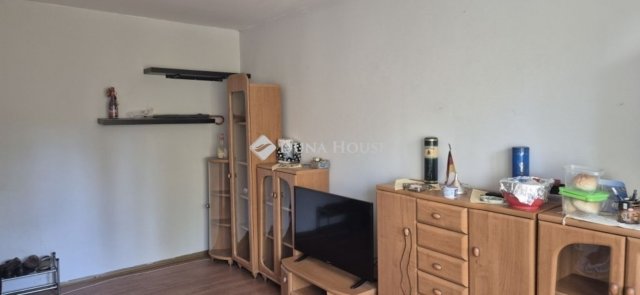 Eladó panellakás, Szegeden 35.9 M Ft, 1 szobás