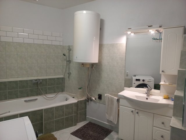 Kiadó családi ház, albérlet, Pécsett 190 E Ft / hó, 1+3 szobás